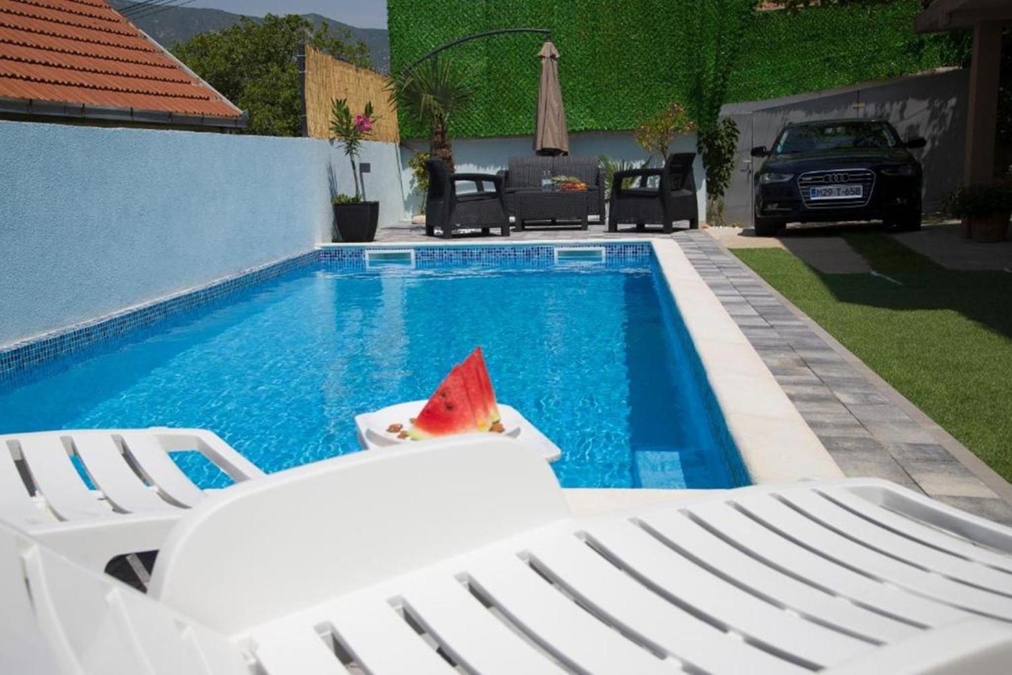Summer House With Heated Swimming Pool Mostar Esterno foto