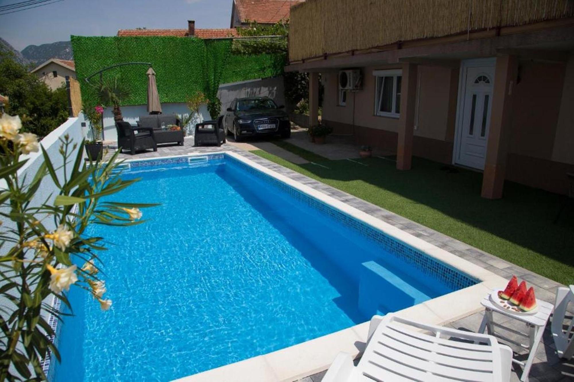 Summer House With Heated Swimming Pool Mostar Esterno foto